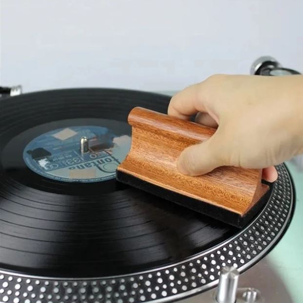 Vinyl Record Cleaning Set (2in1), Træbørste